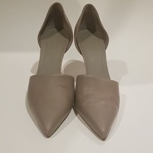 Vince cutout classic pump